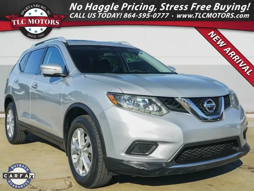 2015 Nissan Rogue SV photo 1