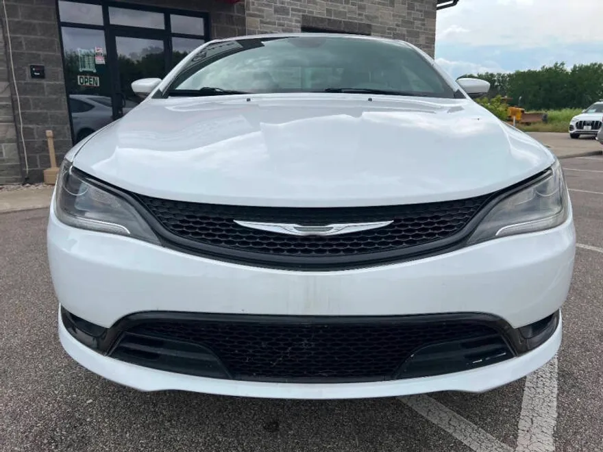2015 Chrysler 200 S photo 1