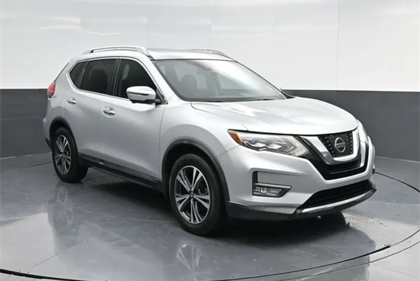 2017 Nissan Rogue SL photo 1