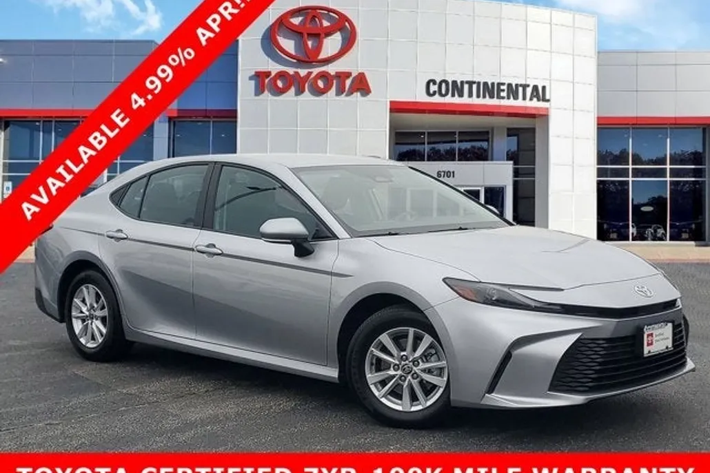 2025 Toyota Camry LE photo 1