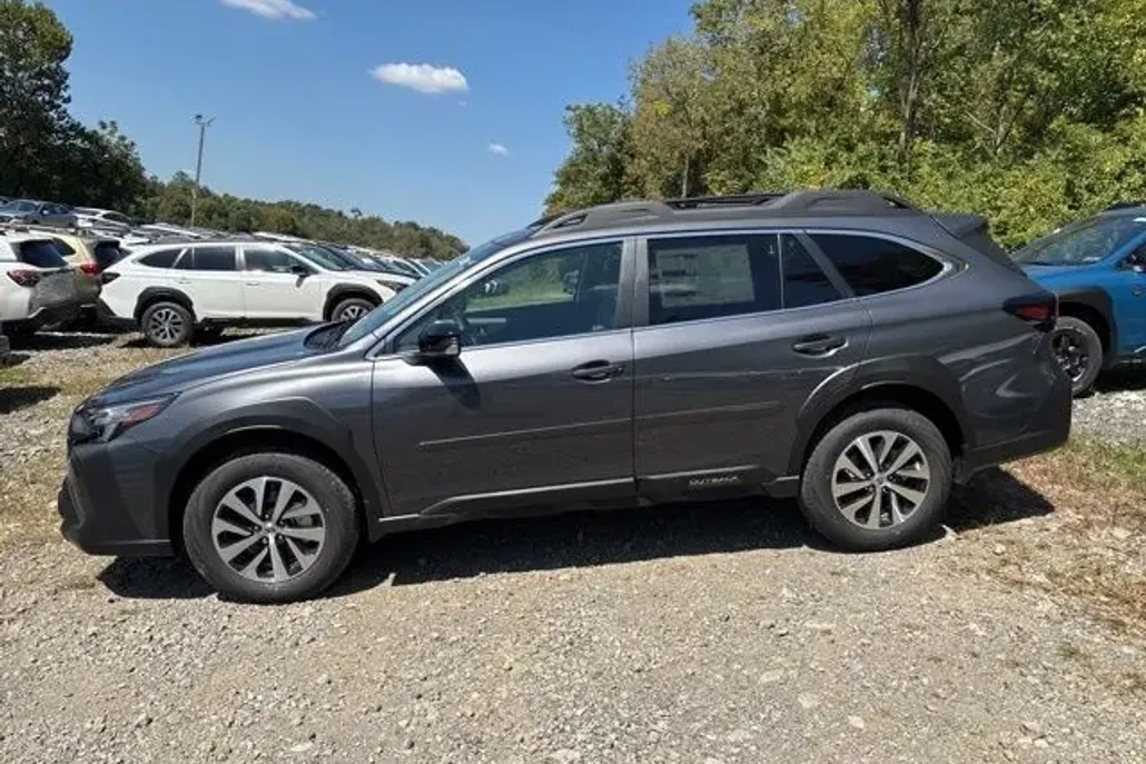 2025 Subaru Outback Premium photo 1