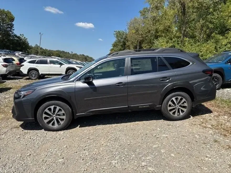 2025 Subaru Outback Premium photo 1