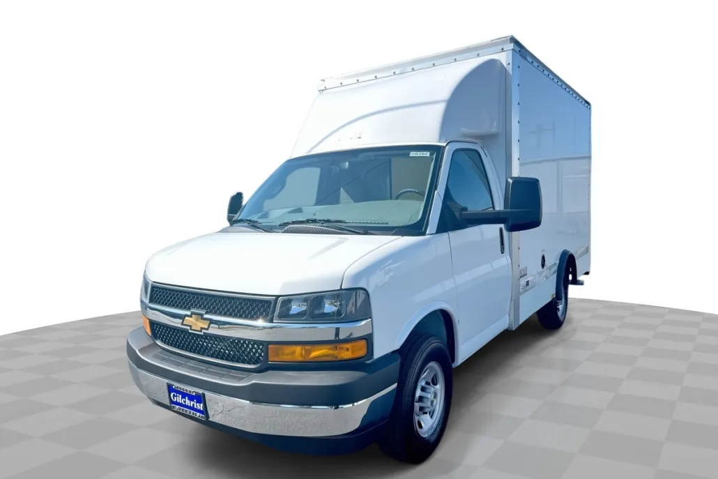 2025 Chevrolet Express Cutaway 3500 photo 1