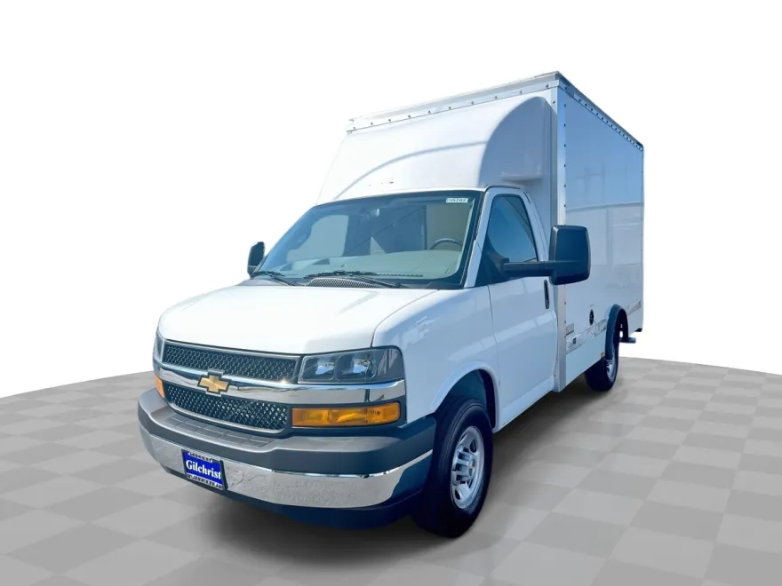 2025 Chevrolet Express Cutaway 3500 photo 1
