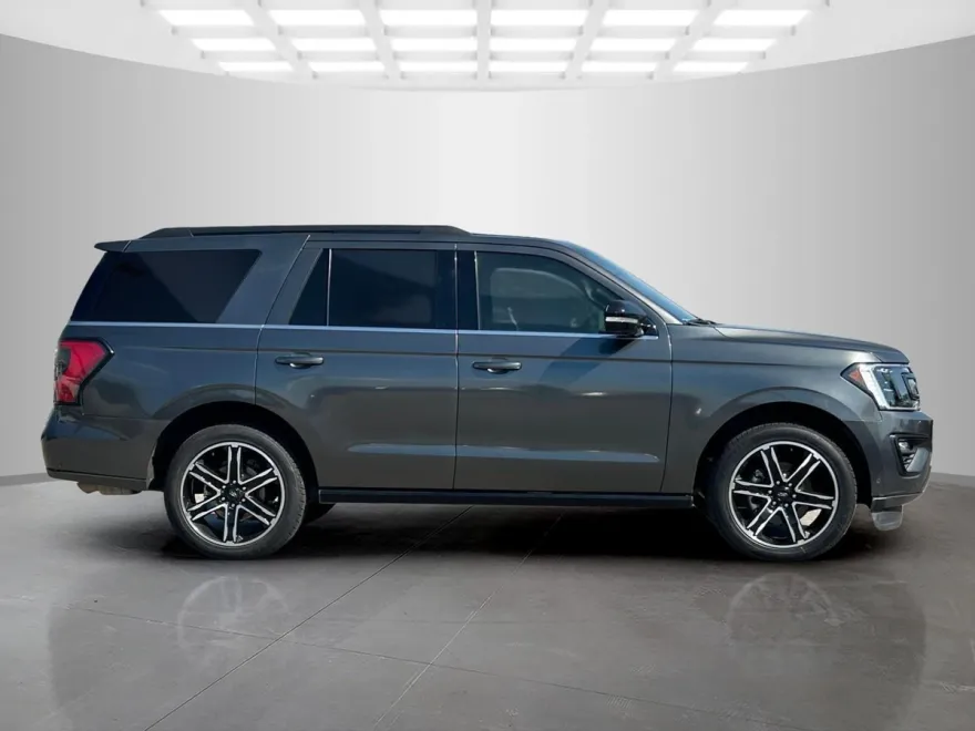 2021 Ford Expedition Limited photo 1