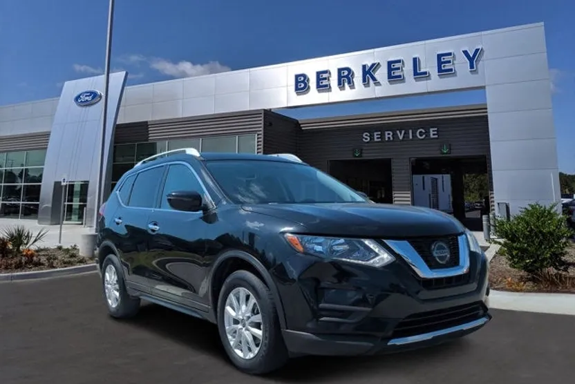 2018 Nissan Rogue SV photo 1