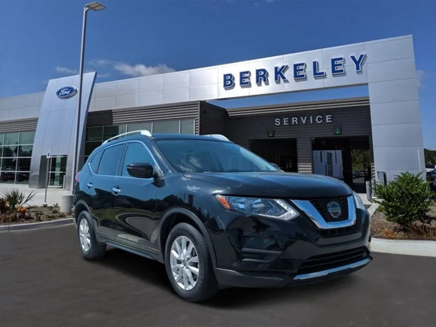 2018 Nissan Rogue SV photo 1