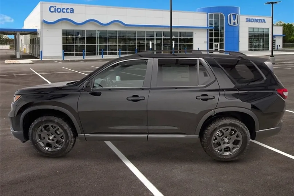 2025 Honda Pilot TrailSport photo 1