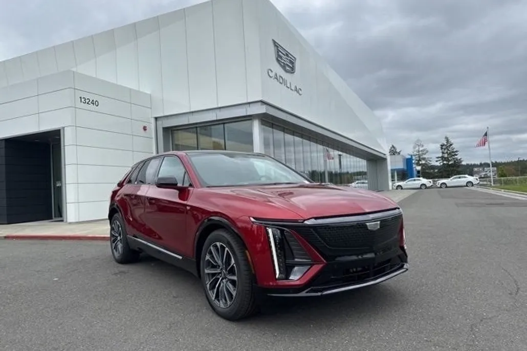 2025 Cadillac Lyriq Sport photo 1