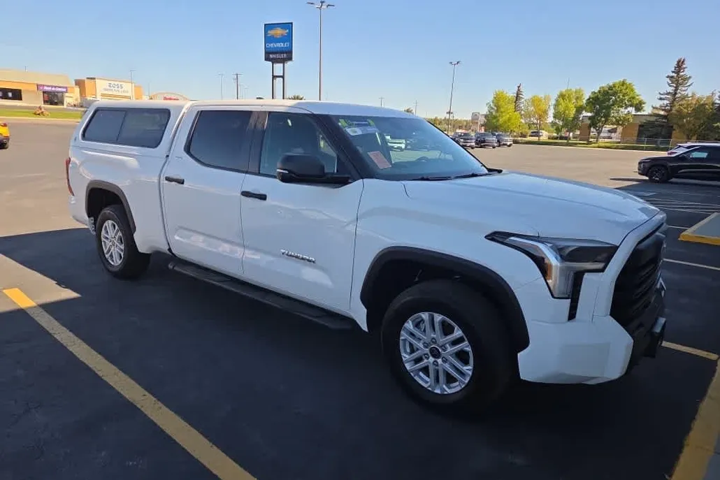 2024 Toyota Tundra SR5 photo 1