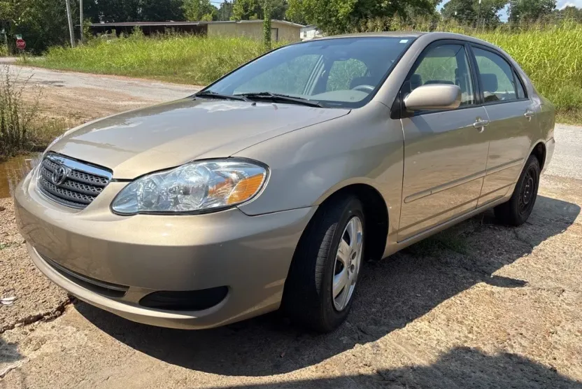 2006 Toyota Corolla LE photo 1