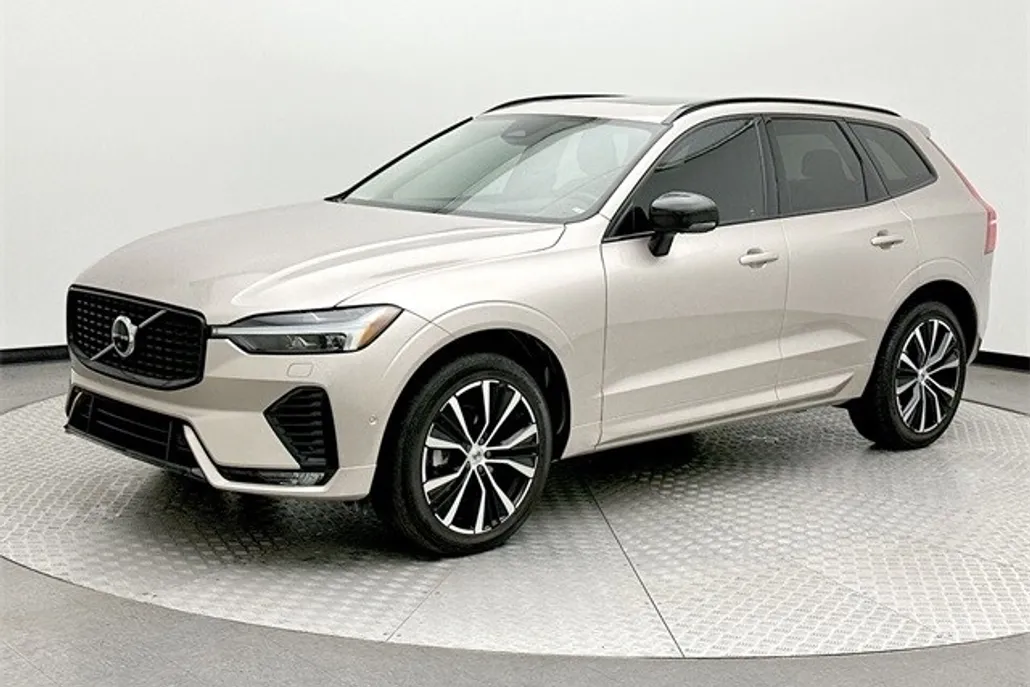 2023 Volvo XC60 B5 Ultimate photo 1