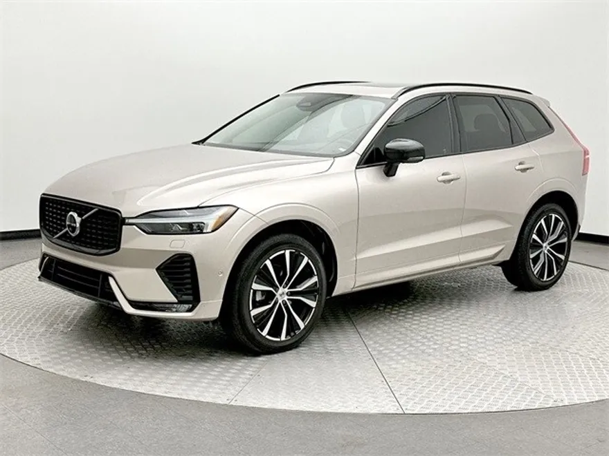 2023 Volvo XC60 B5 Ultimate photo 1