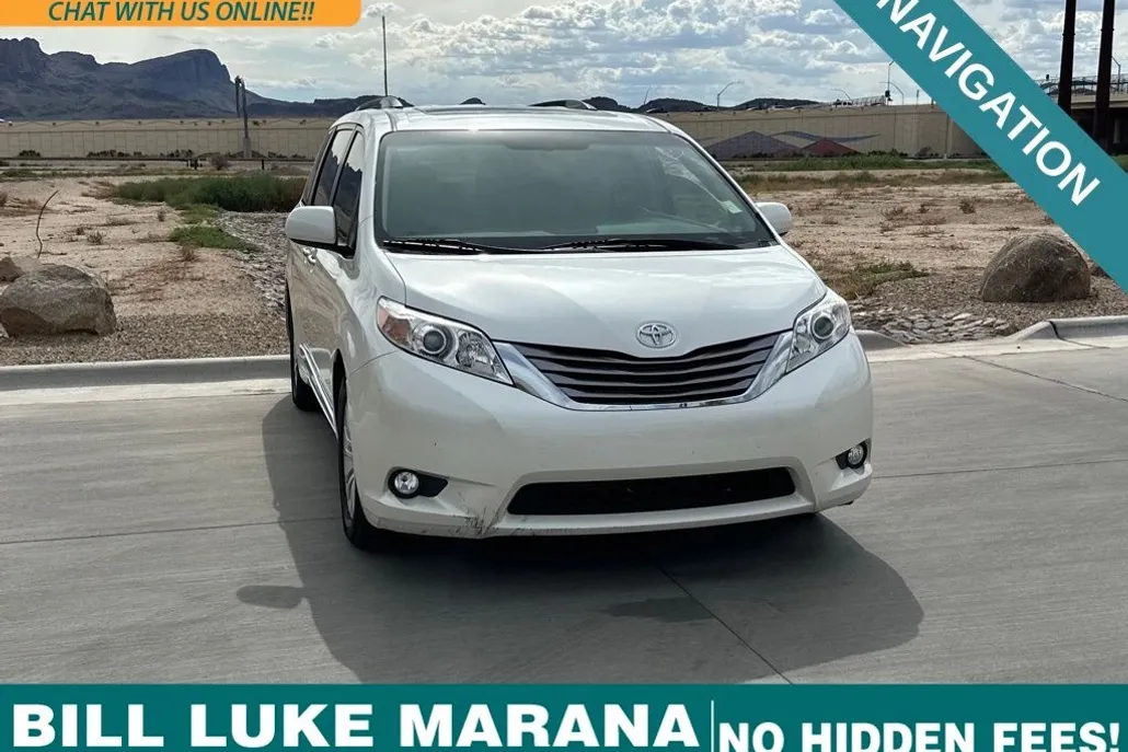 2017 Toyota Sienna XLE photo 1