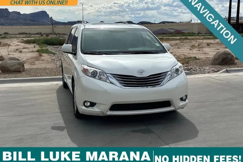 2017 Toyota Sienna XLE photo 1