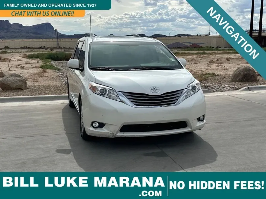 2017 Toyota Sienna XLE photo 1