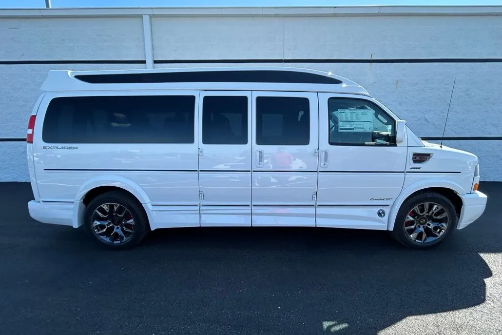2025 Gmc Savana photo 1