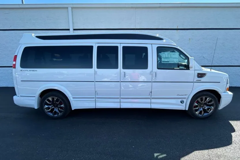 2025 Gmc Savana photo 1