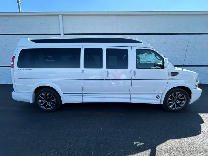 2025 Gmc Savana photo 1