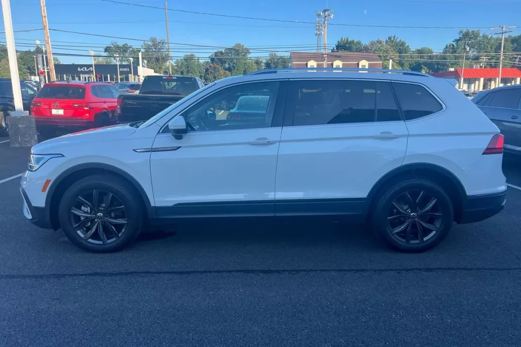 2024 Volkswagen Tiguan SE Wolfsburg Edition photo 1