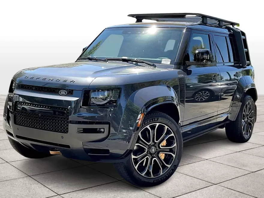 2025 Land Rover Defender 110 photo 1
