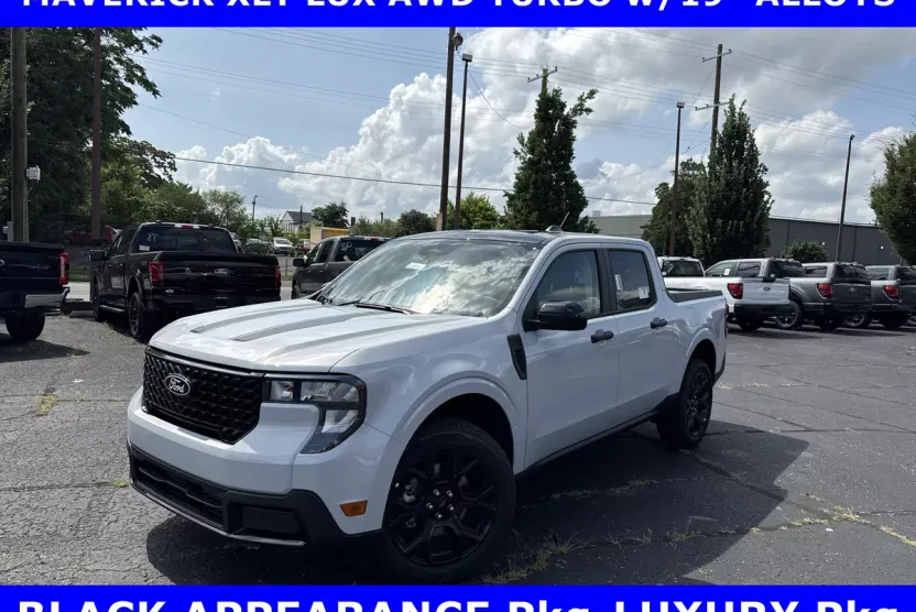 2025 Ford Maverick XLT photo 1