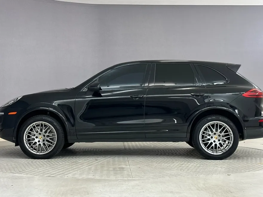 2018 Porsche Cayenne Platinum Edition photo 1