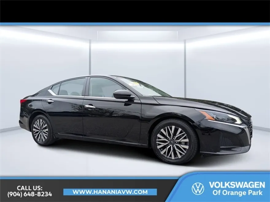 2023 Nissan Altima 2.5 SV photo 1