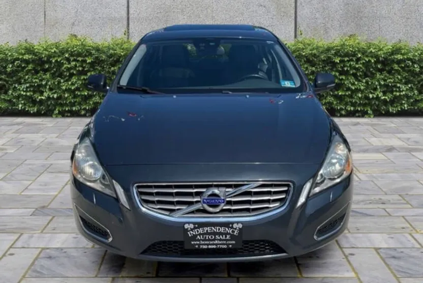 2012 Volvo S60 T5 photo 1