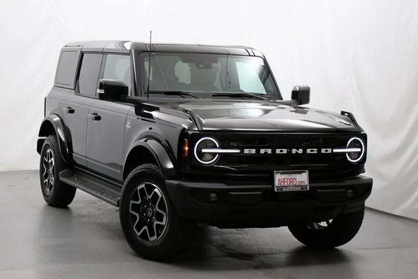 2025 Ford Bronco Outer Banks photo 1