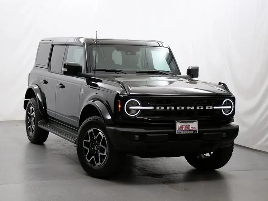 2025 Ford Bronco Outer Banks photo 1