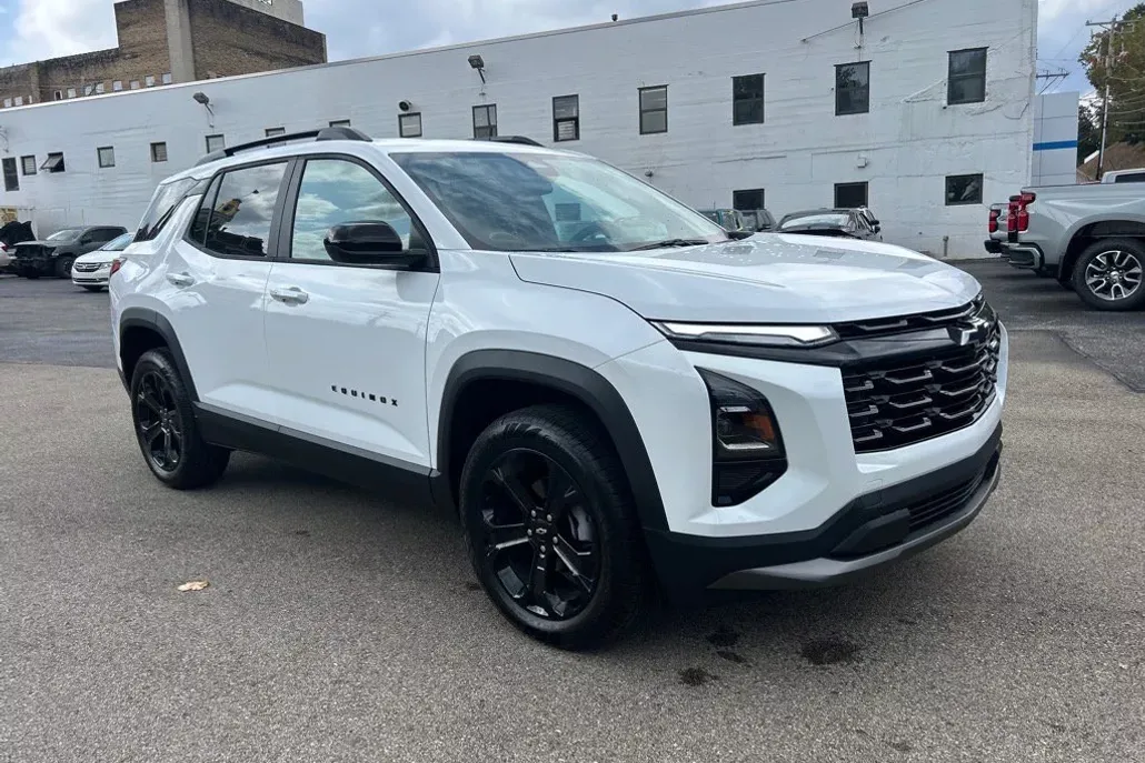 2026 Chevrolet Equinox LT photo 1