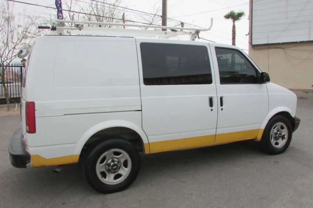 2004 Chevrolet Astro Van photo 1