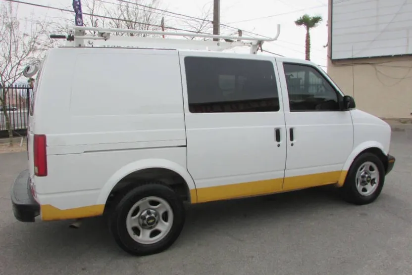 2004 Chevrolet Astro Van photo 1
