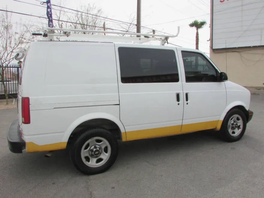 2004 Chevrolet Astro Van photo 1