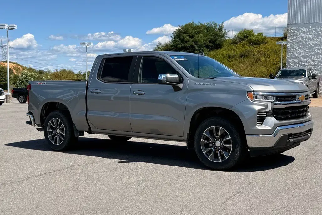 2023 Chevrolet Silverado 1500 LT photo 1