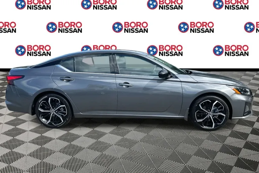 2025 Nissan Altima SR photo 1