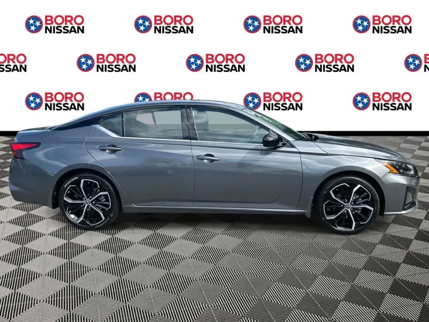 2025 Nissan Altima SR photo 1