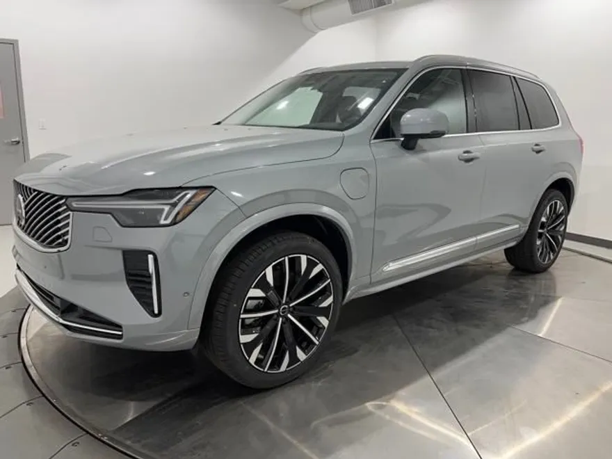 2025 Volvo XC90 T8 Plus photo 1