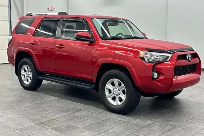 2019 Toyota 4Runner SR5 photo 1