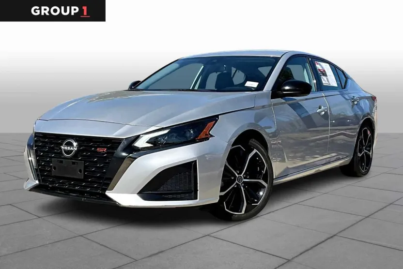 2024 Nissan Altima 2.5 SR photo 1