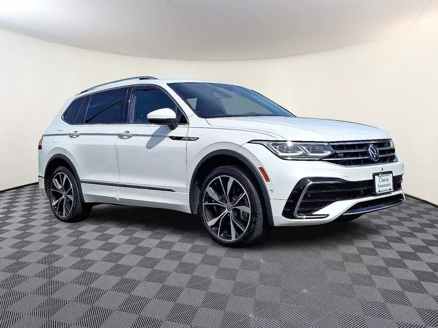 2022 Volkswagen Tiguan SEL Premium R-Line photo 1