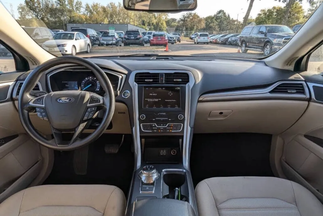 2019 Ford Fusion SE photo 1
