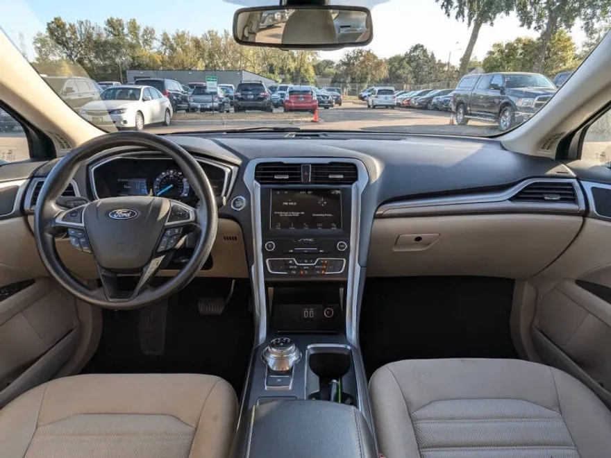 2019 Ford Fusion SE photo 1