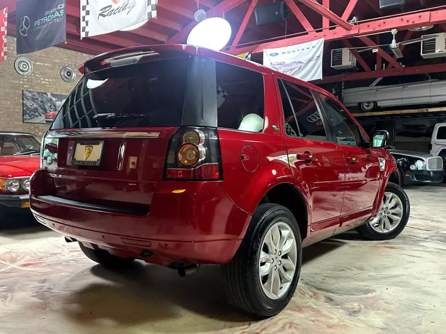 2013 Land Rover LR2 HSE photo 1