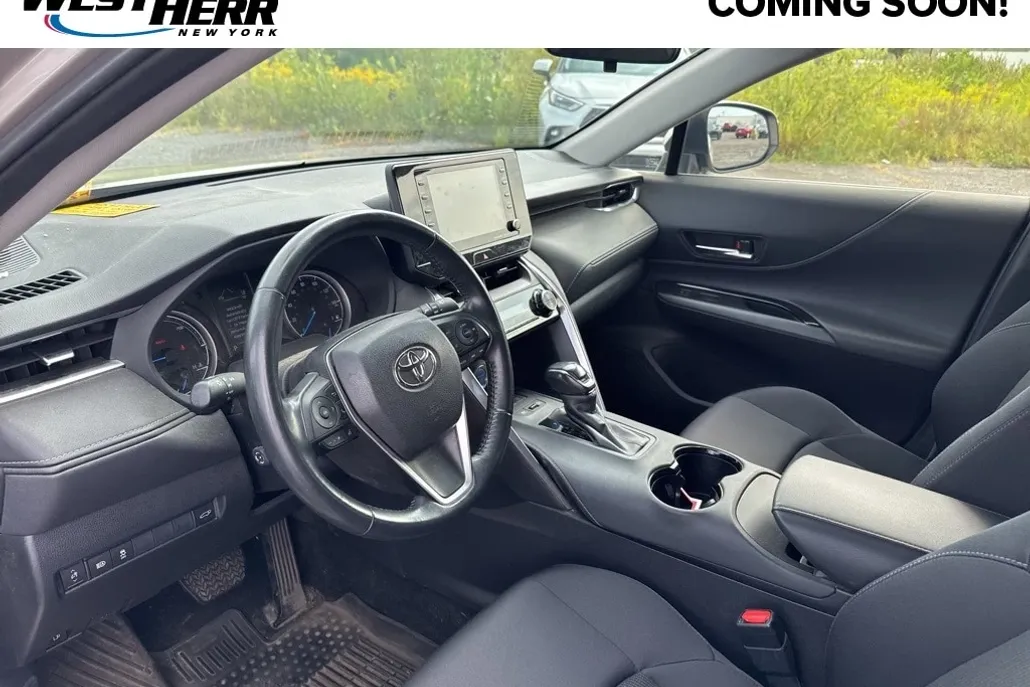 2022 Toyota Venza LE photo 1