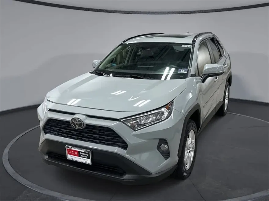 2019 Toyota RAV4 XLE Premium photo 1
