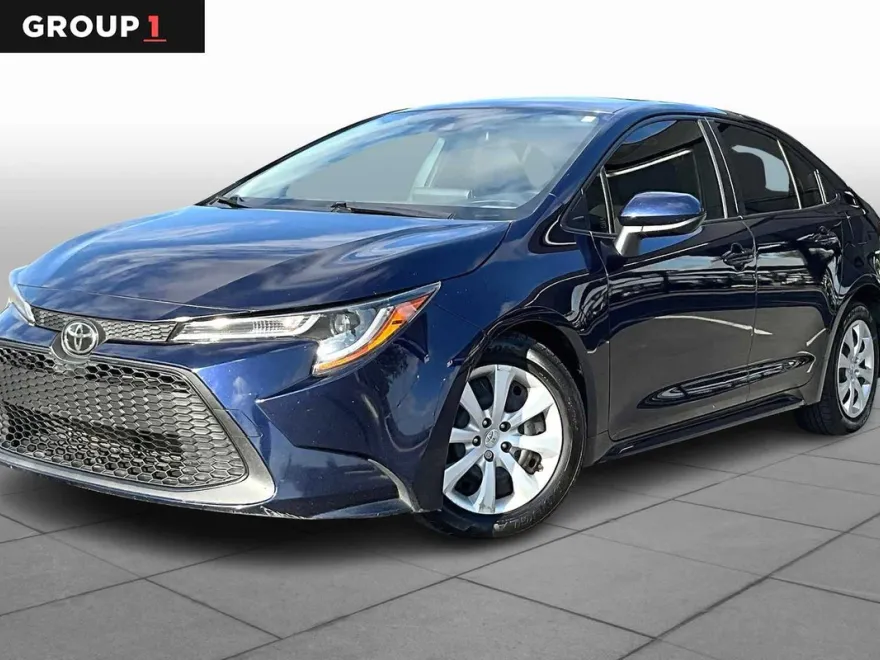 2022 Toyota Corolla LE photo 1