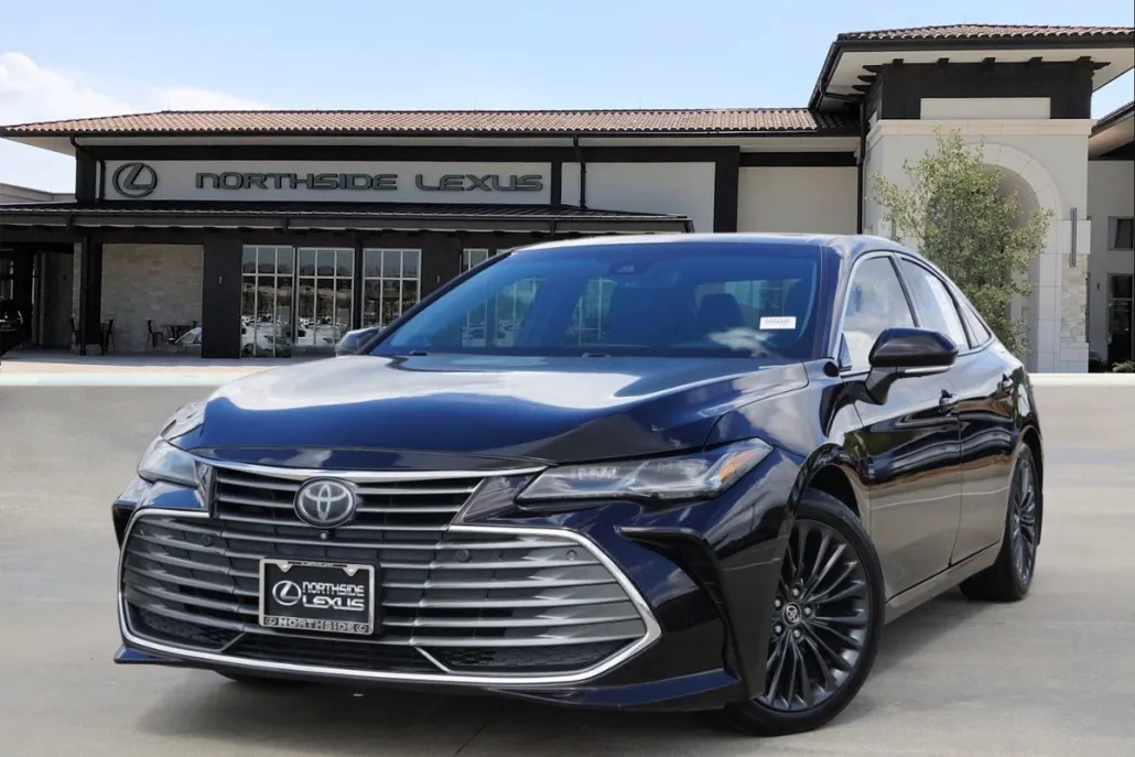 2021 Toyota Avalon Limited photo 1