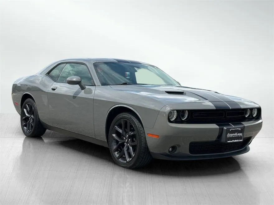 2019 Dodge Challenger SXT photo 1